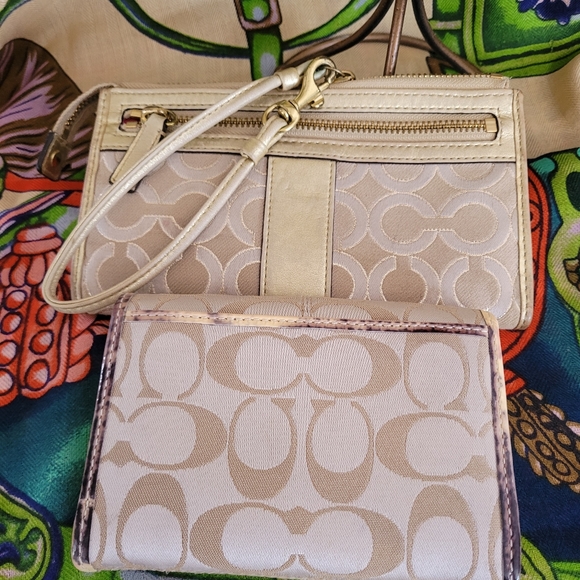 COACH Wristlet/ wallet SET - Picture 13 of 14